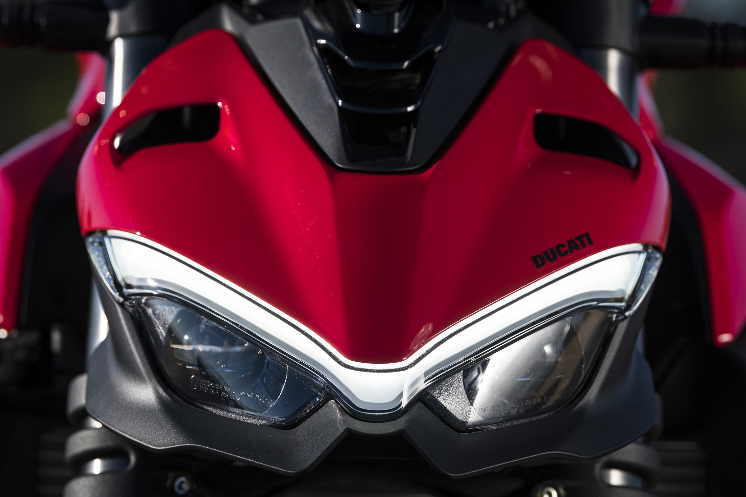 Ducati Streetfighter V2 (2)