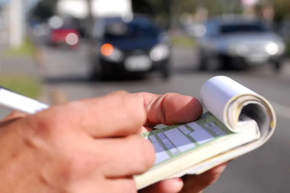 Rodar com o carro na reserva faz mal?