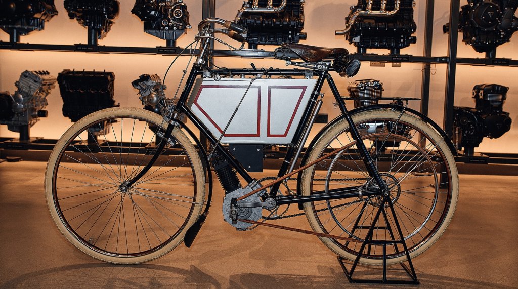 Triumph 1901 Factory Shoot