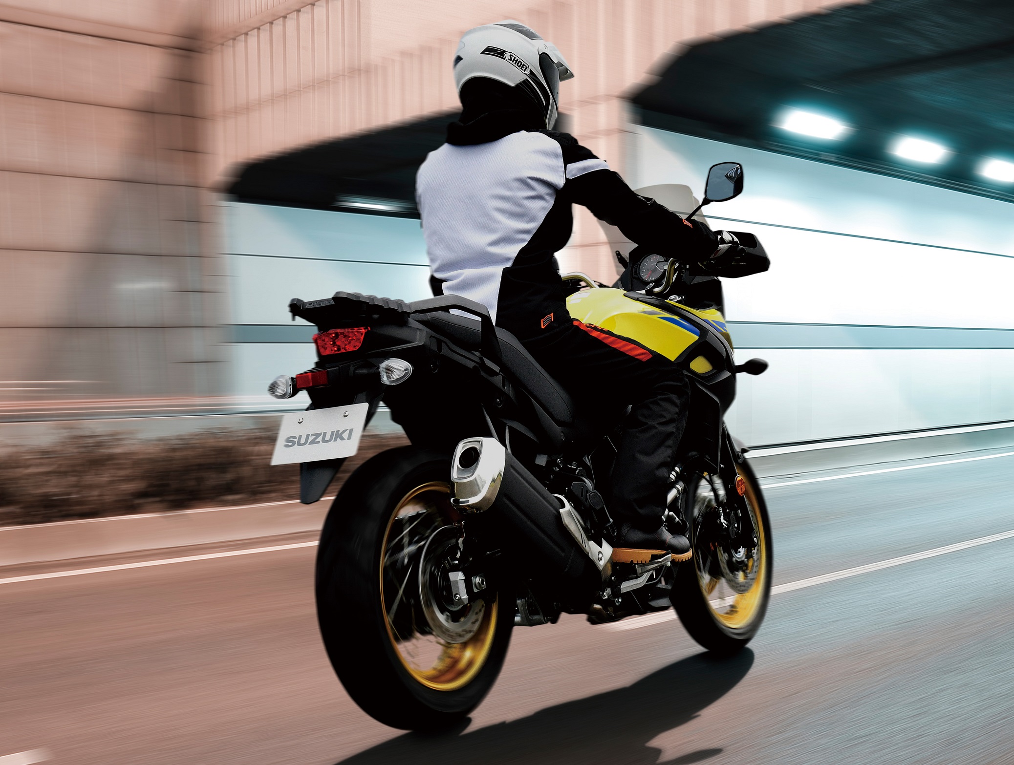 Dl650xam1 Action01