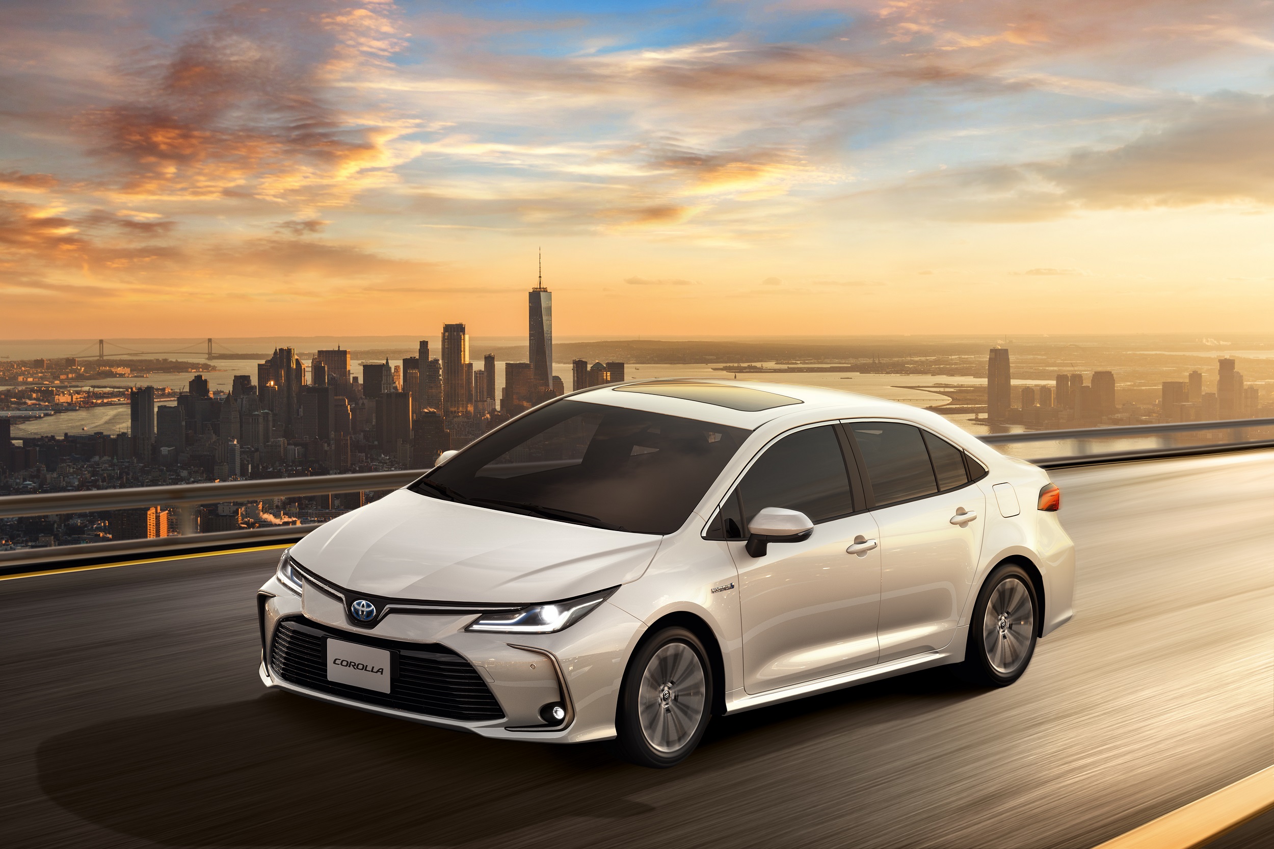 Corolla Altis Premium Hybrid 1