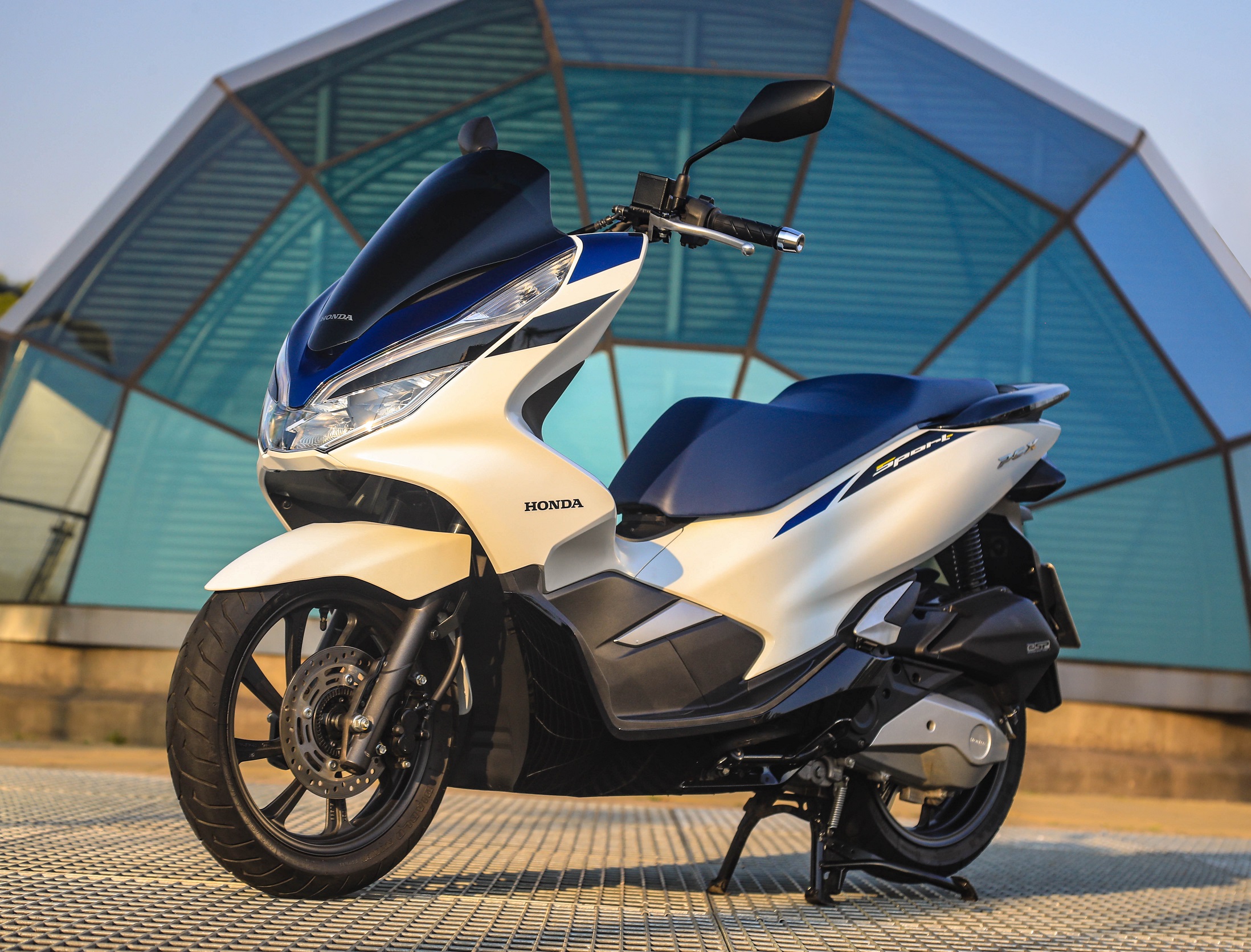 1. Honda Pcx 150 Sport Abs