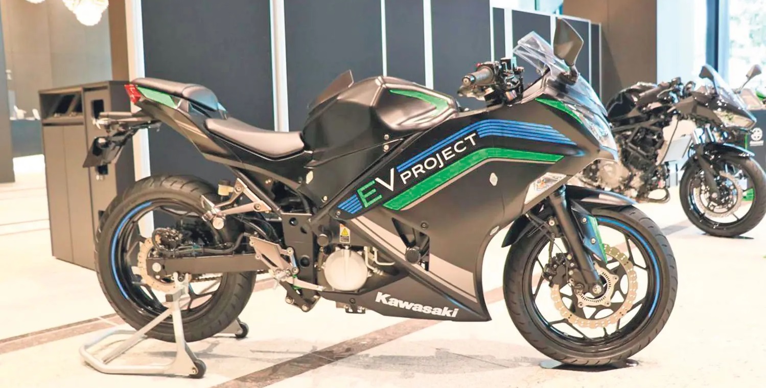 Kawasaki Electric Hybrid 4