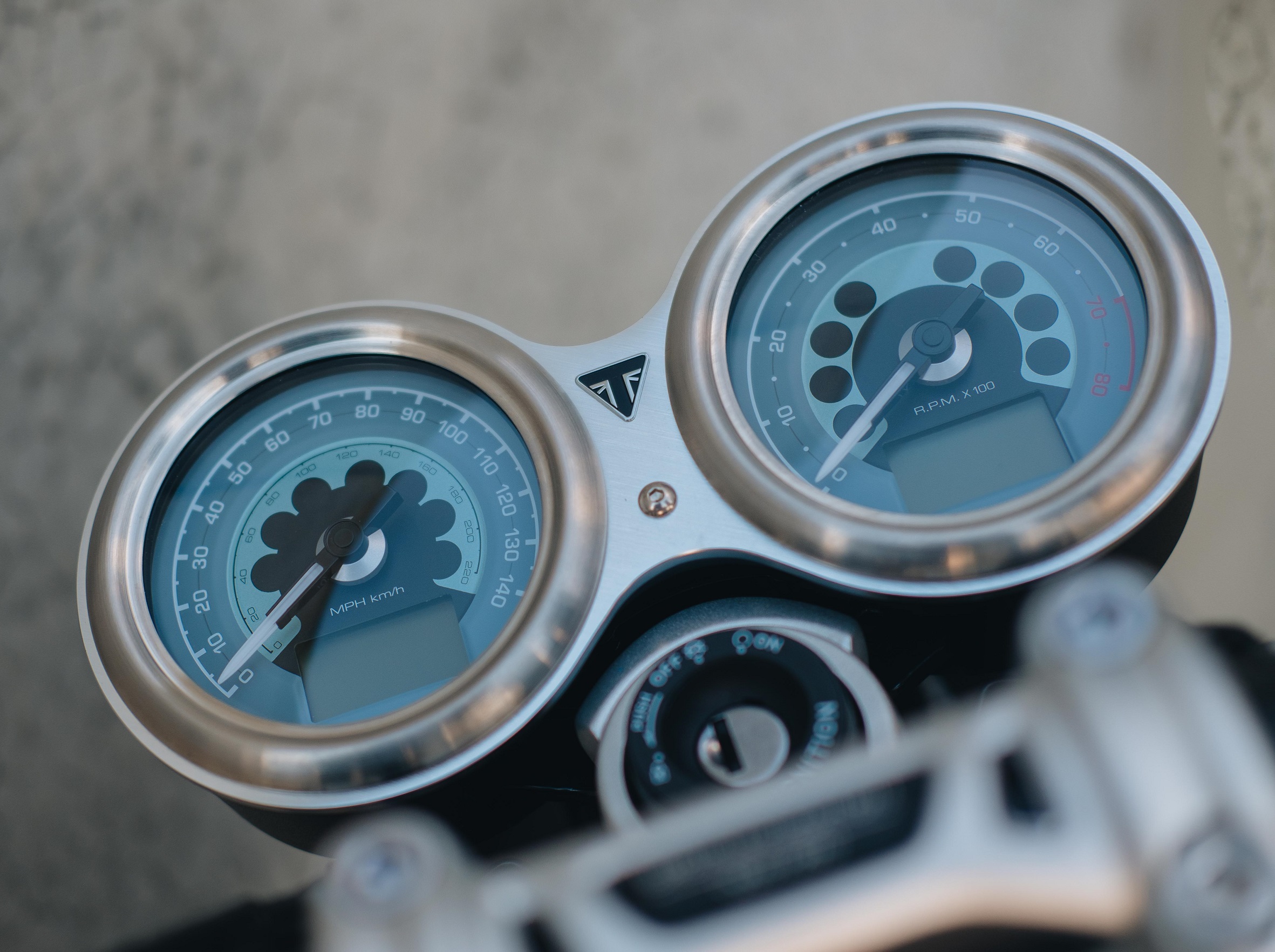 Triumnph Speed Twin Breitling Limited Edition (3)