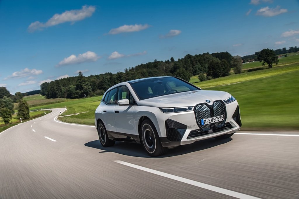 Com 523 Cv Ix Tem Desempenho Instigante Com 0 A 100 Kmh Em 46 S Na Versão Xdrive50