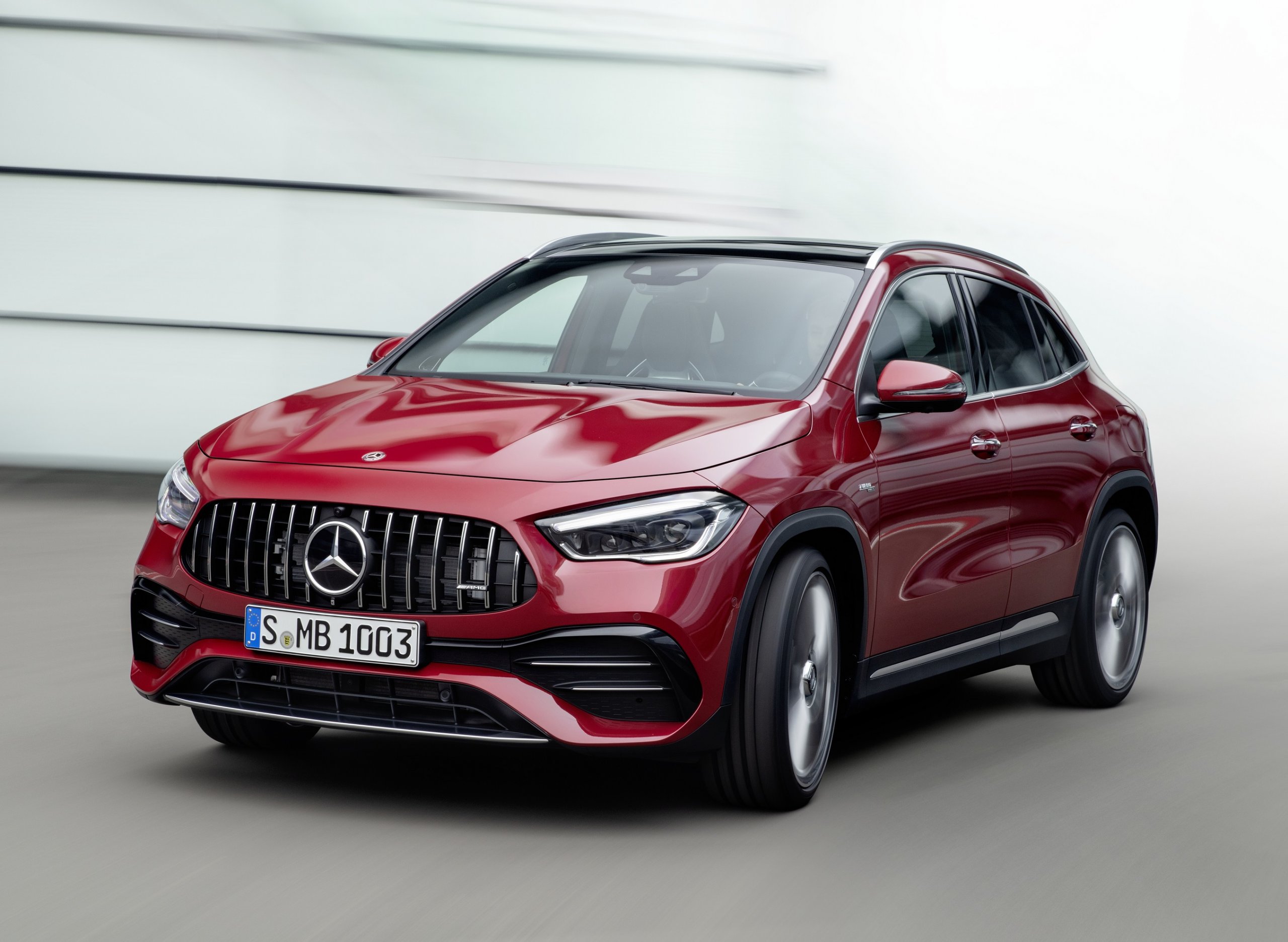 Verkaufsstart Für Die Neuen Mercedes Amg Gla Modelle: Kompakte Performance Suv Jetzt Bestellbar Sales Release For The New Mercedes Amg Gla Models: Compact Performance Suv Now Available To Order