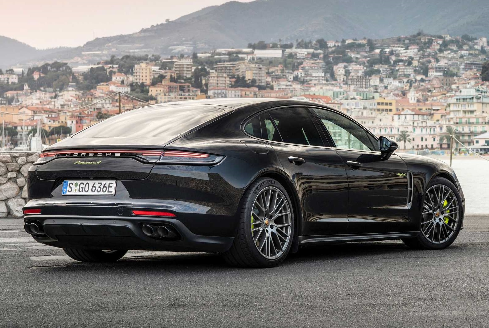 Porsche Panamera 4 E Hybrid Platinum Edition 2022 (1)