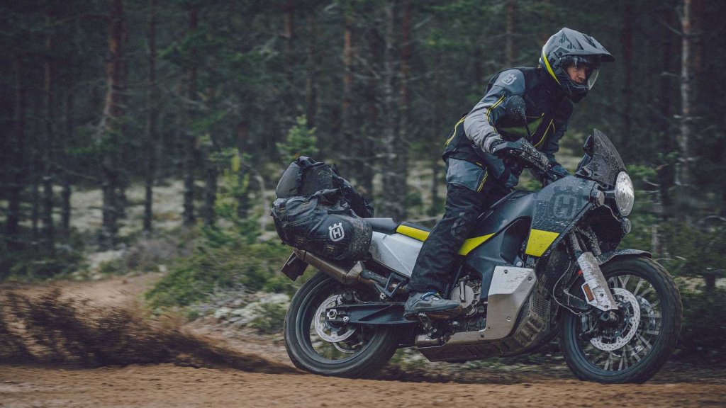 2022 Husqvarna Norden 901 Right Side Riding