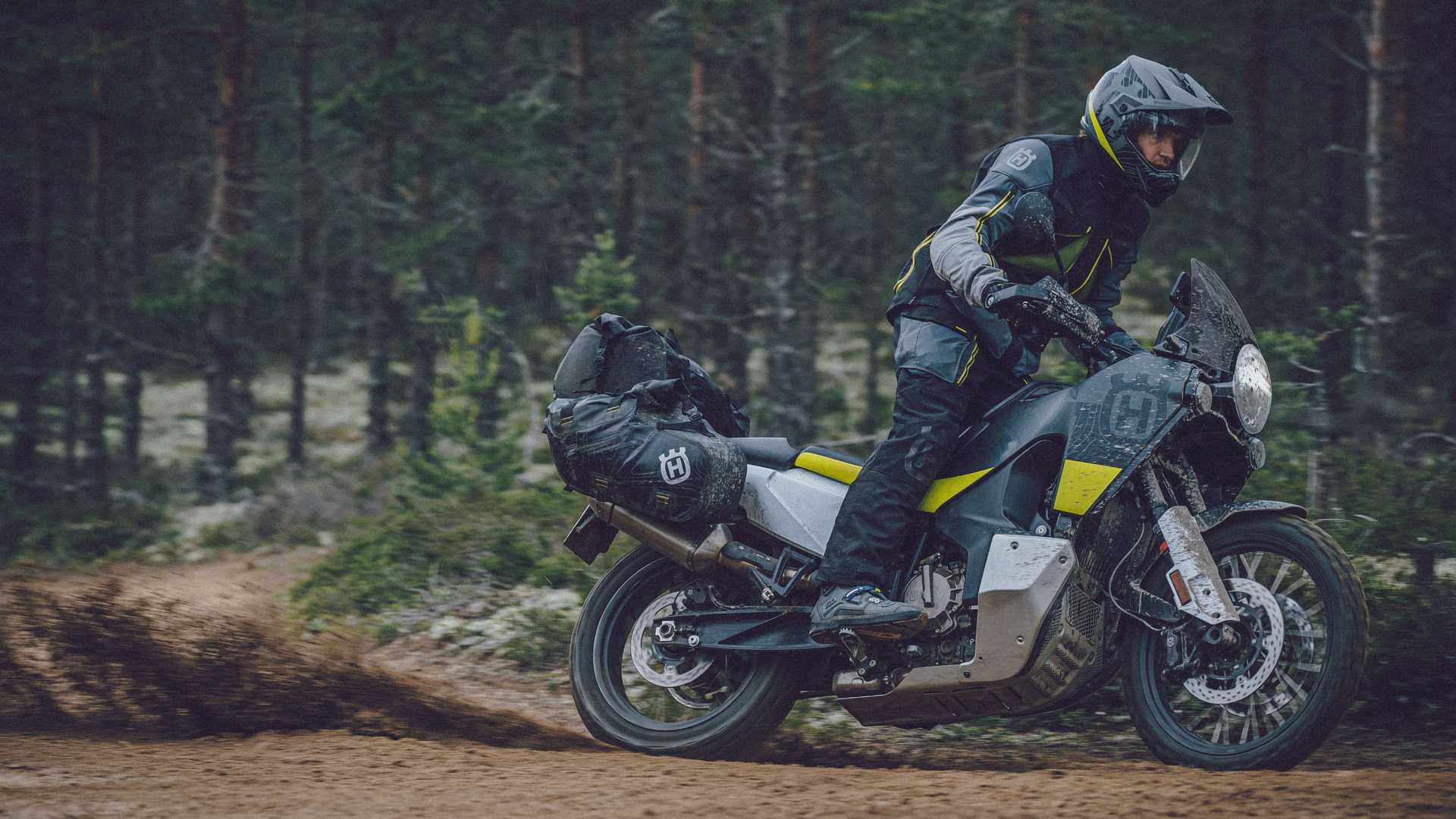 2022 Husqvarna Norden 901 Right Side Riding