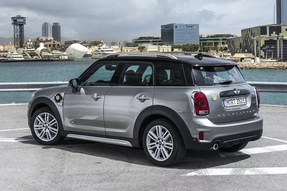2020 04 17 Mini Countryman S E Traseira Estatica