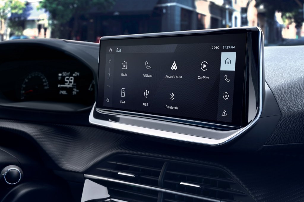 Peugeot 208 ganha nova tela da central multimídia