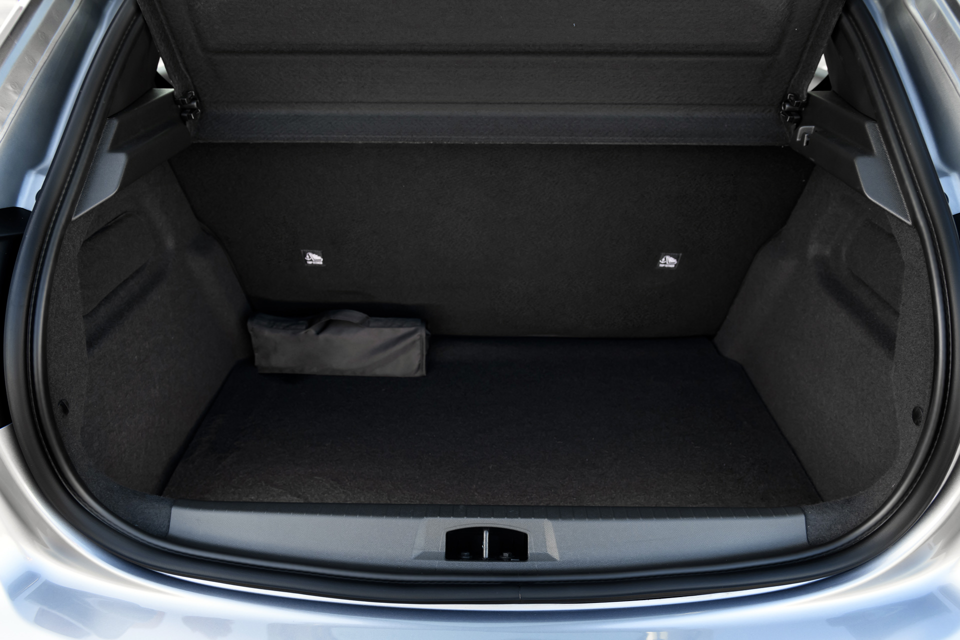 Peugeot 208 1 (1)