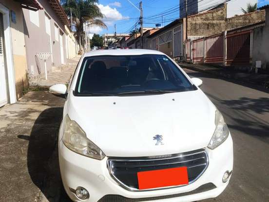 Peugeot 208 At