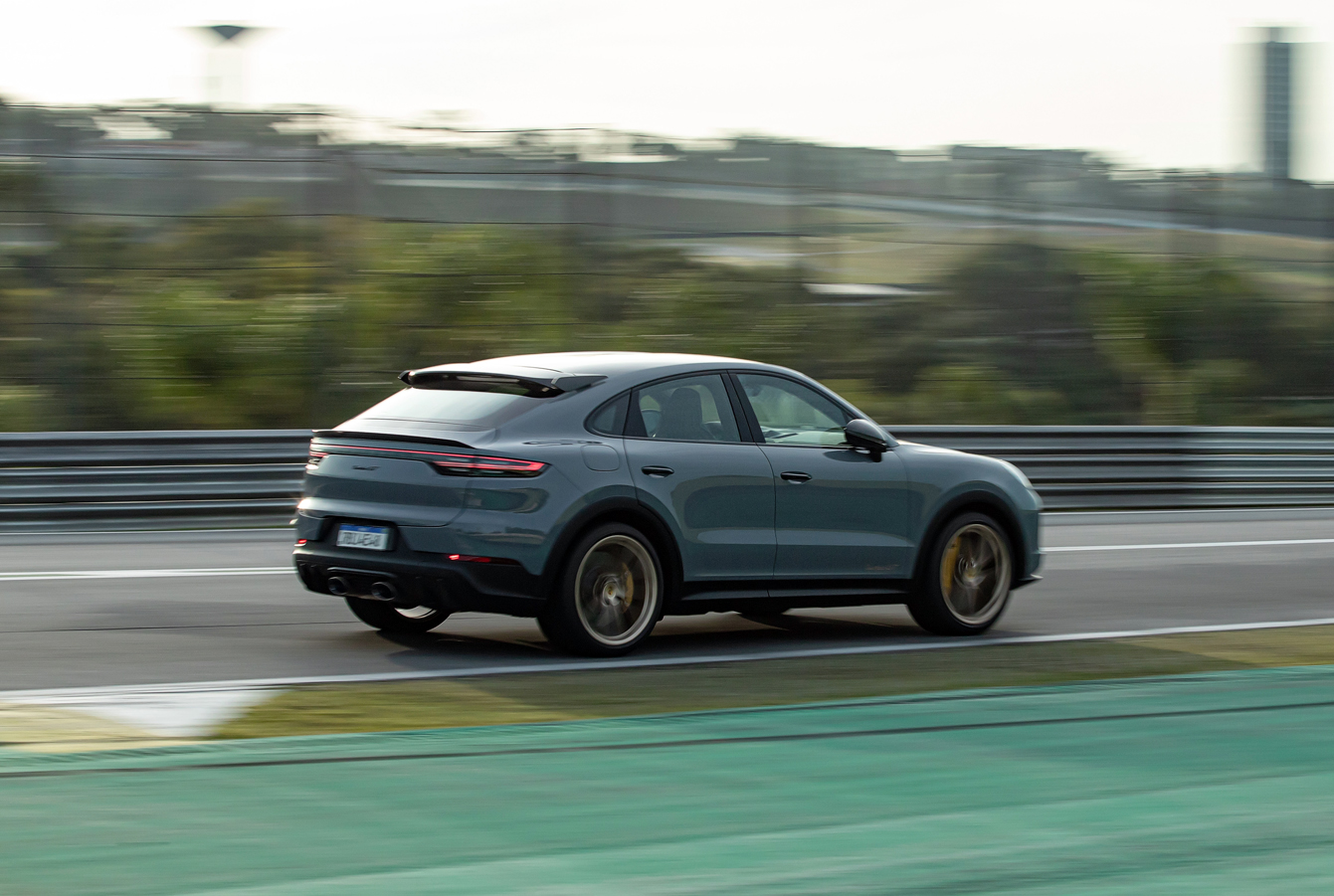 Porsche Cayenne Turbo Gt 2023 Movimento