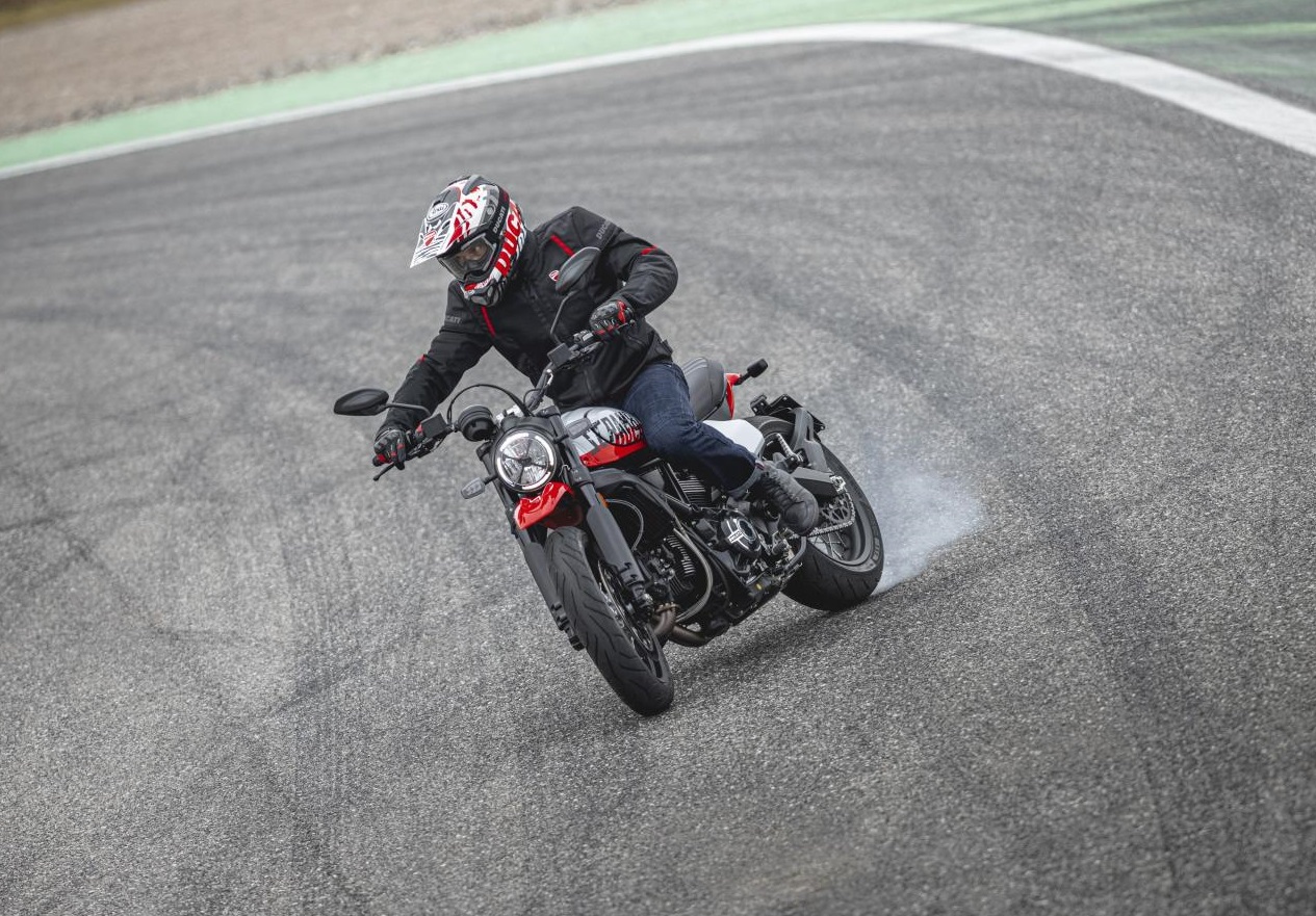 Ducati Scrambler Urban Motard 2