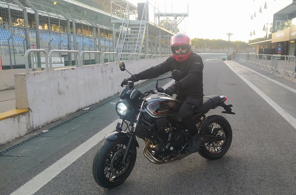Kawasaki Z 650 Rs (1)