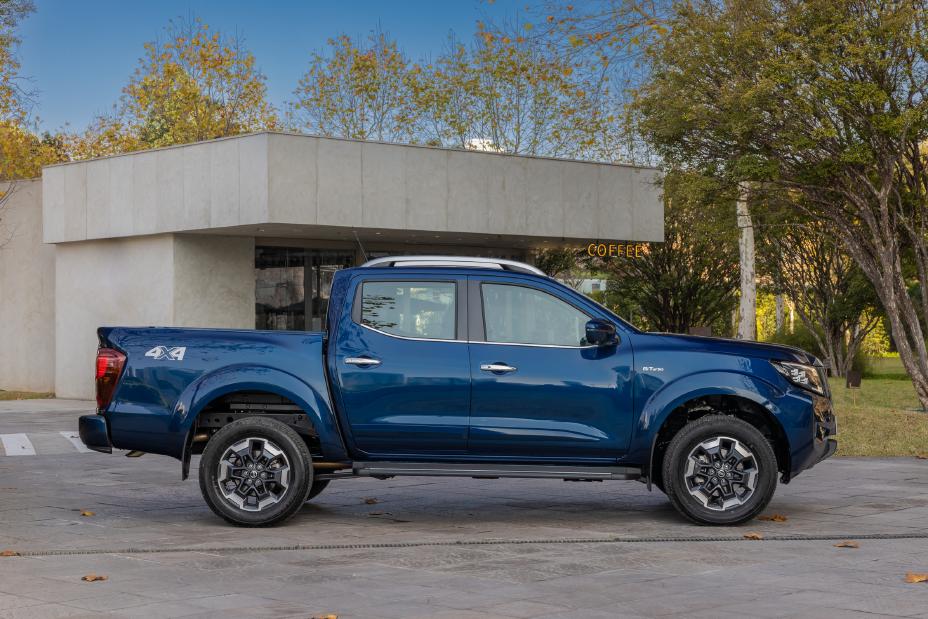 Nissan Frontier Platinum (3)