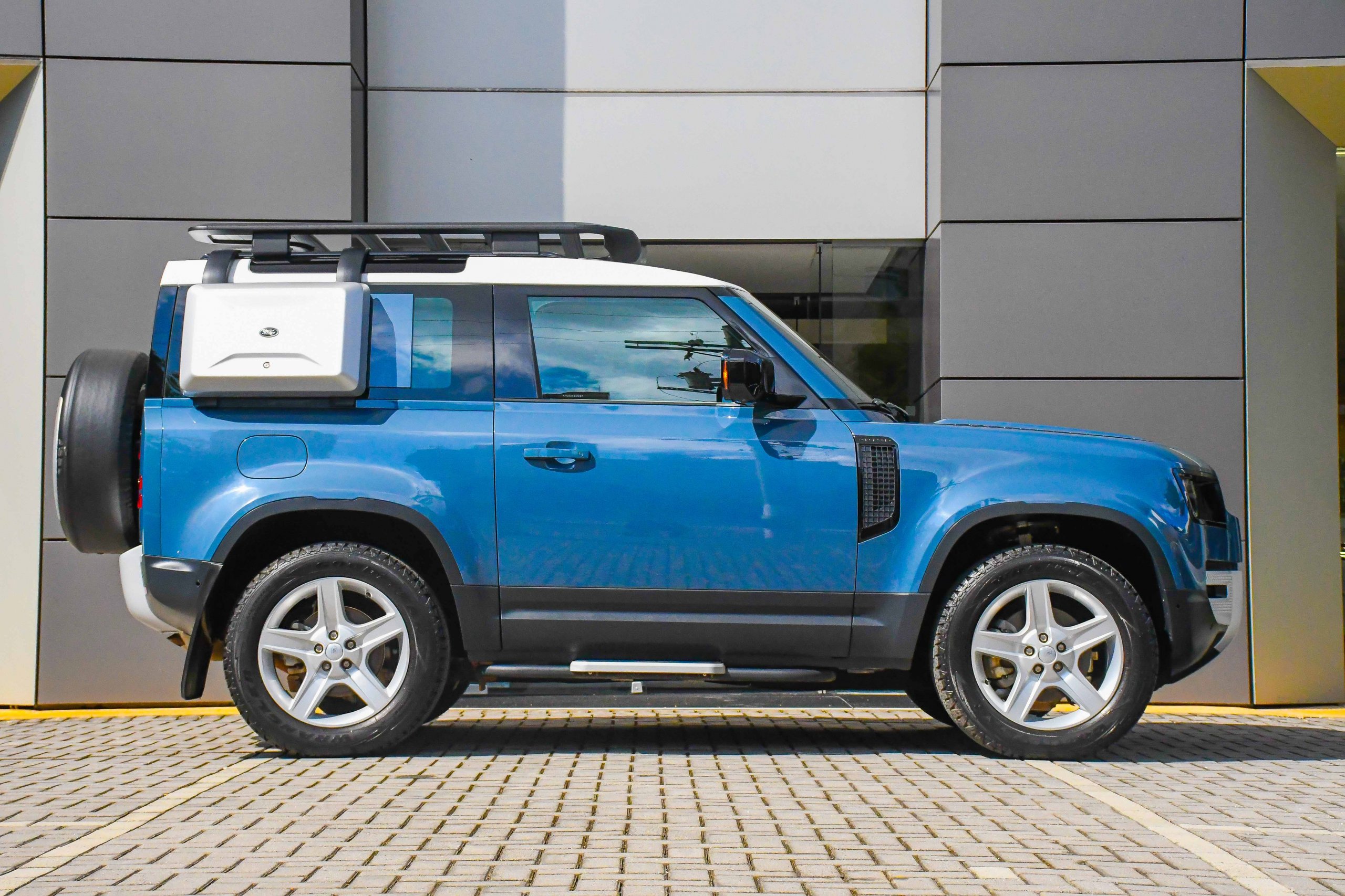 Land Rover Defender 90 Se P300 (15)