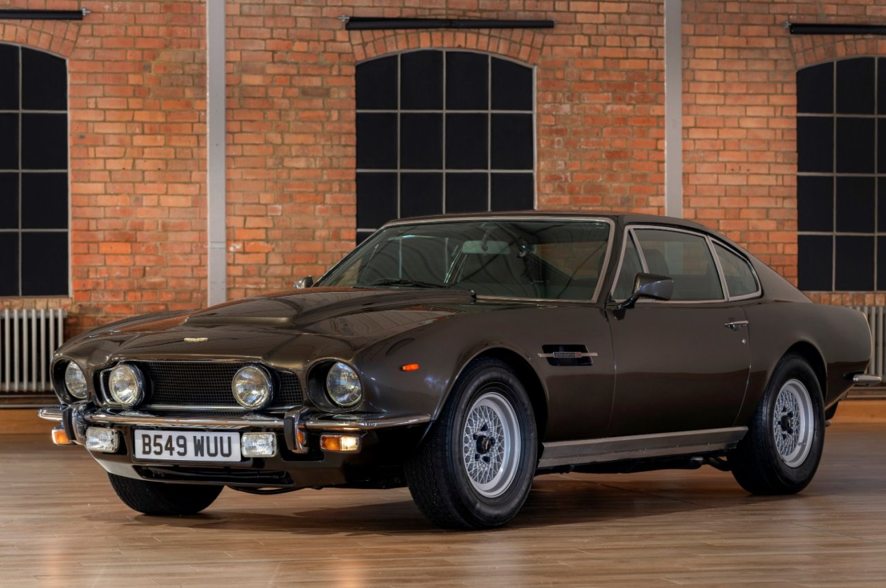 Aston Martin V8