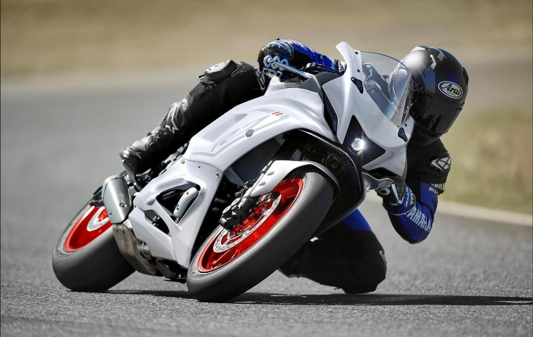 Yamaha R7 2023