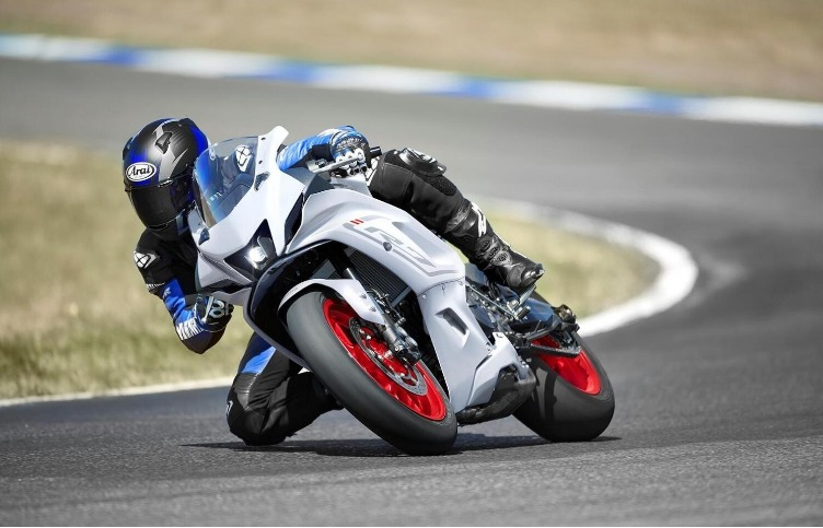 Yamaha R7 2023 3