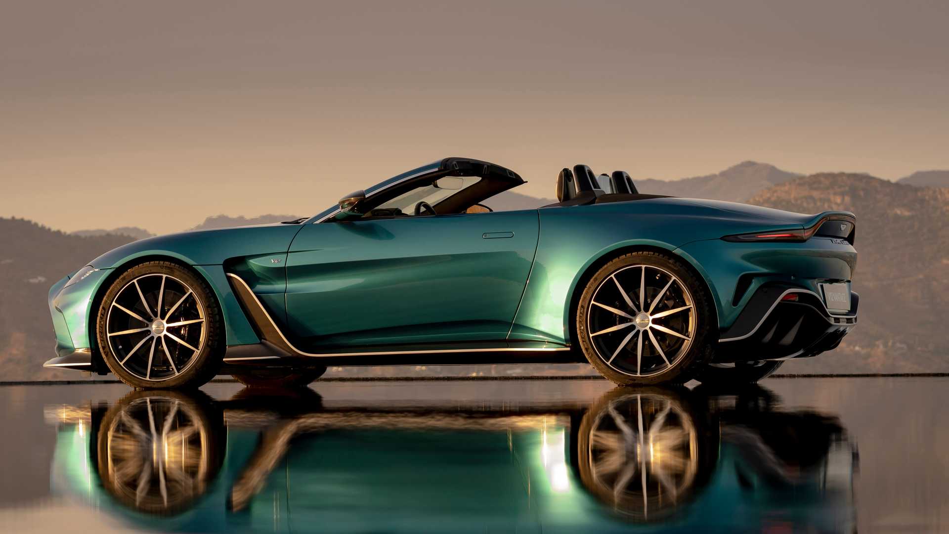 Aston Martin Vantage Roadster (2)