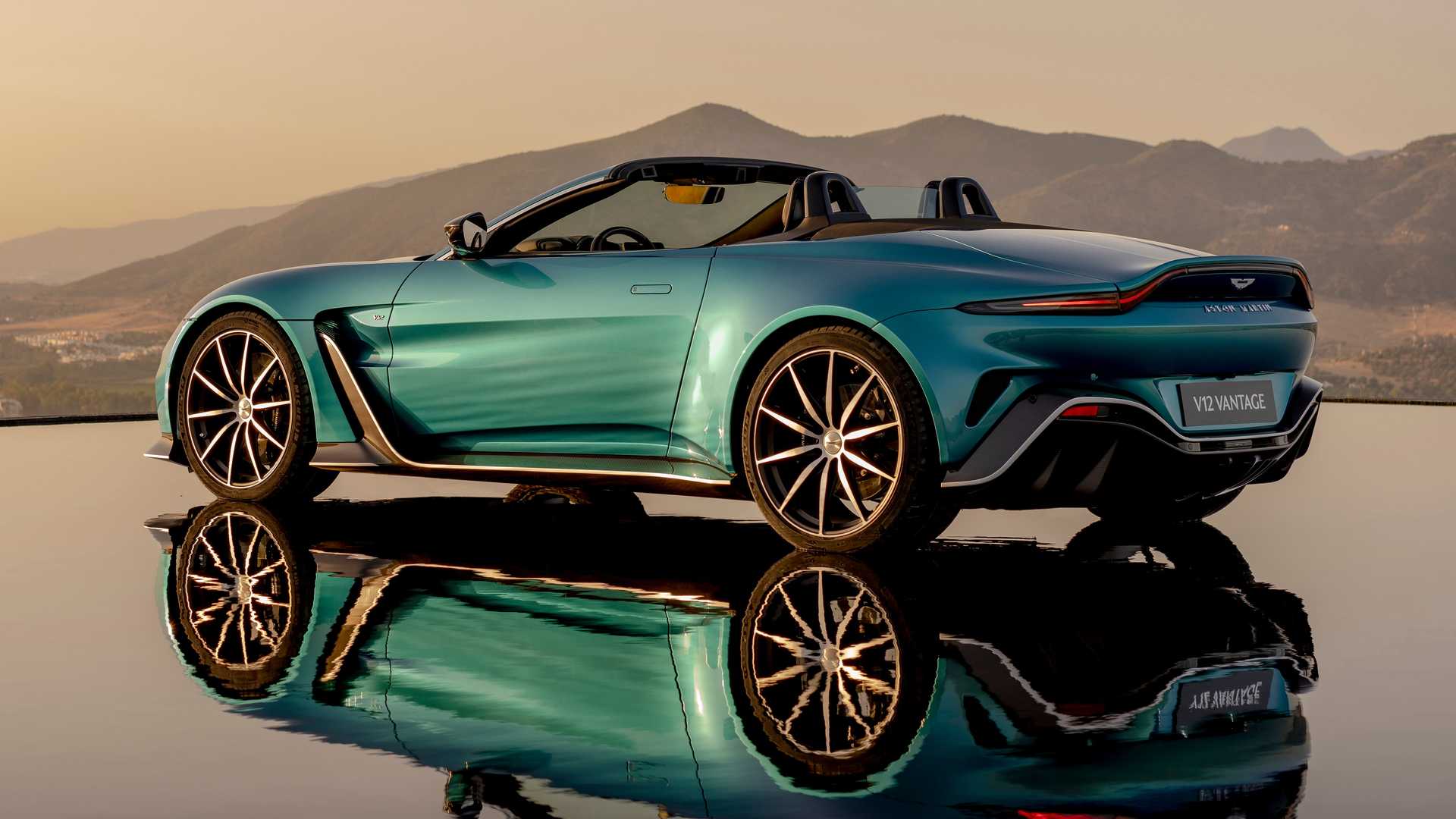 Aston Martin Vantage Roadster (3)
