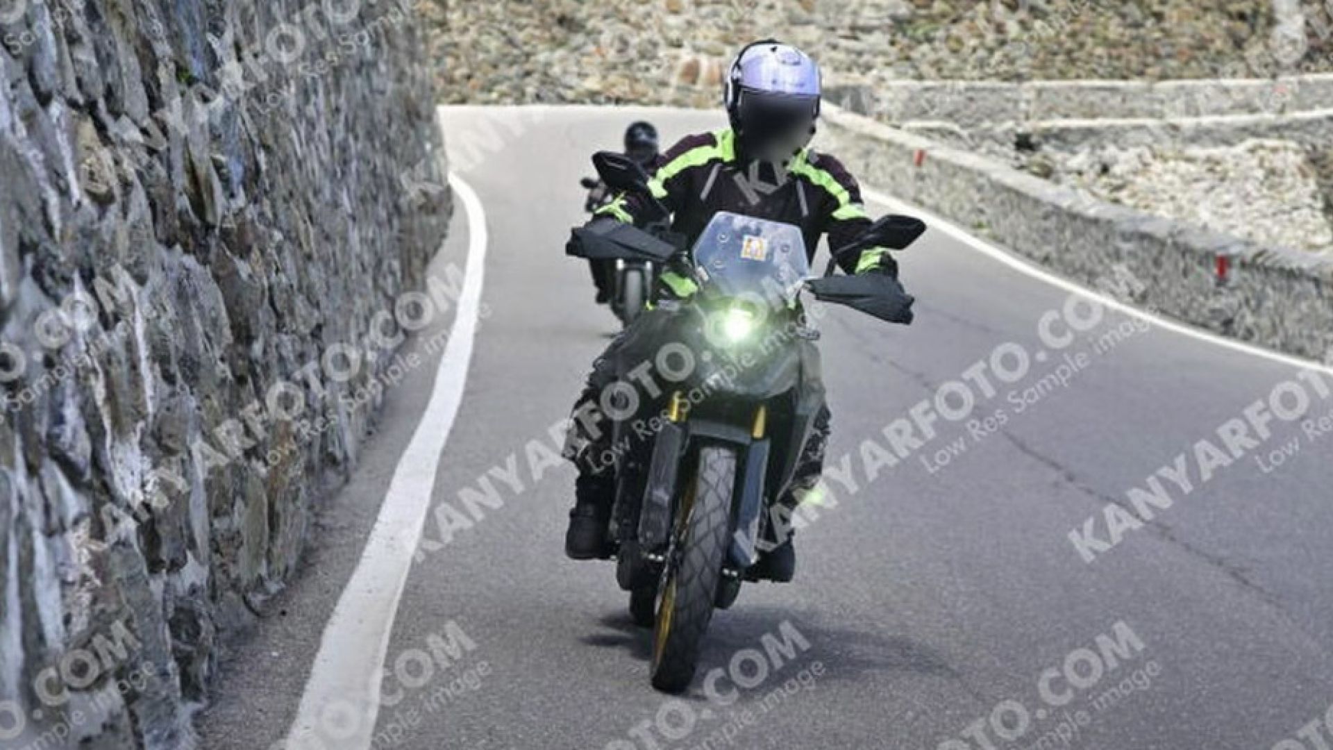 Nova Suzuki V Strom 700 2
