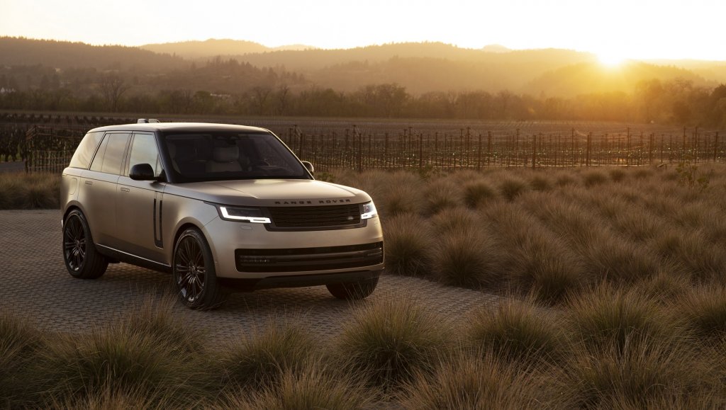 New Range Rover Exterior Fisrt Edition Shadow Pack 04