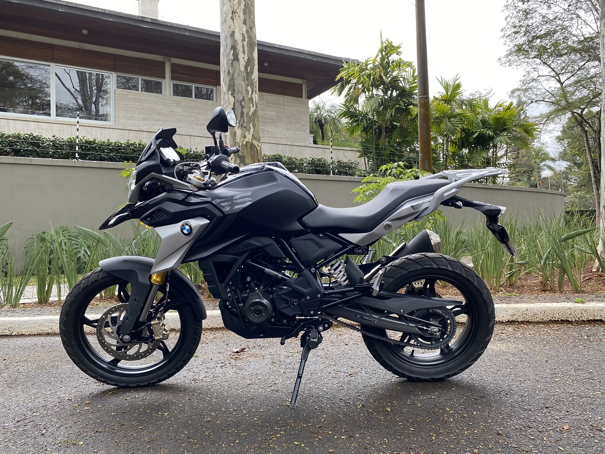 Moto tem freio ABS e disco nas duas rodas