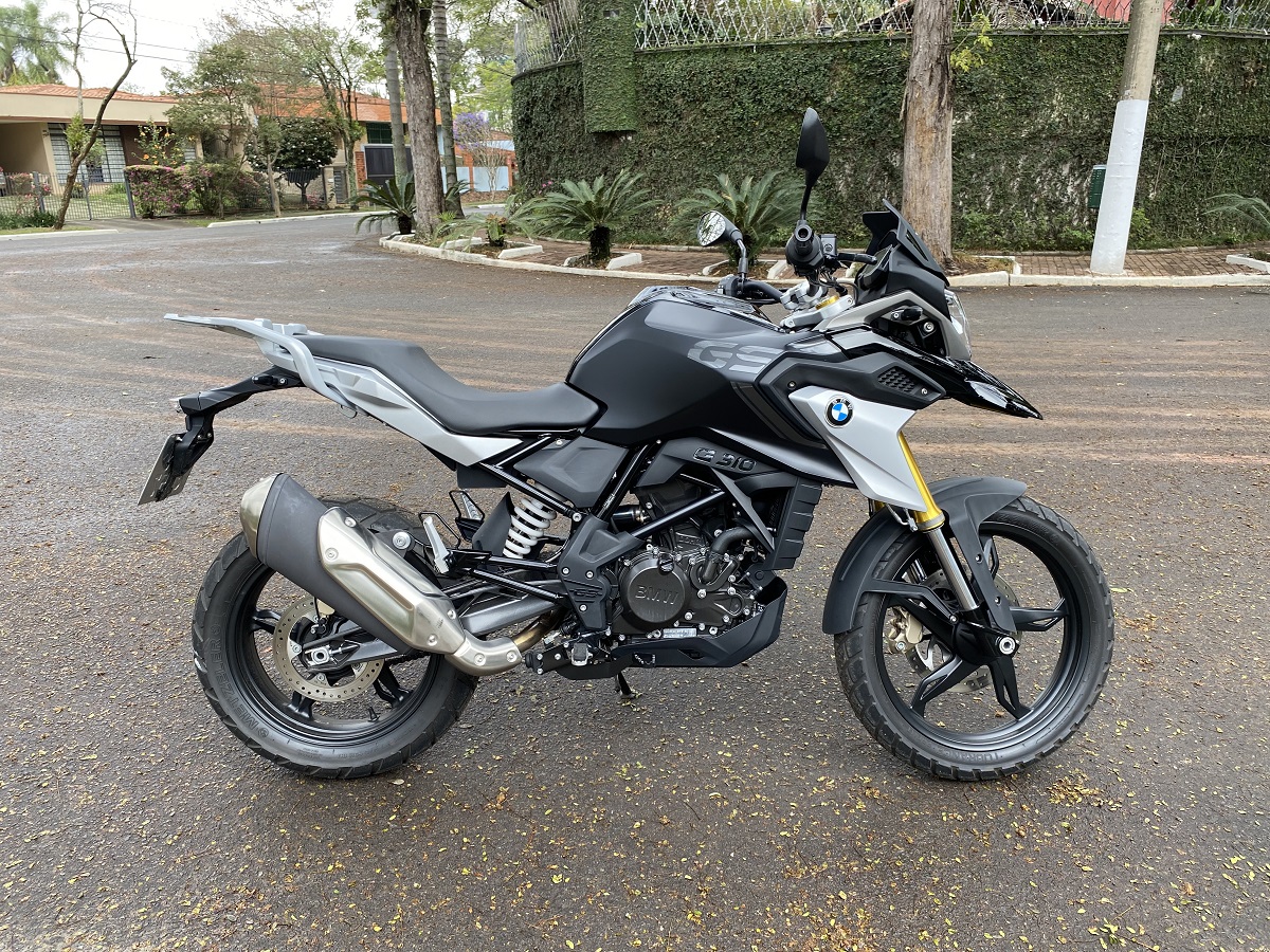 Motocicleta é bastante ágil na cidade