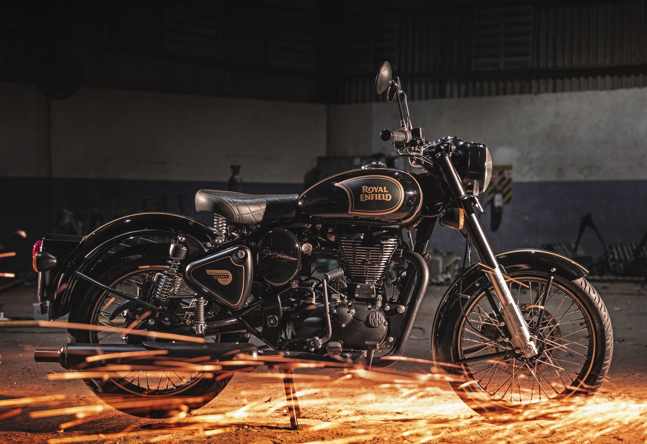 Royal Enfield Classic 50 Tribute Black