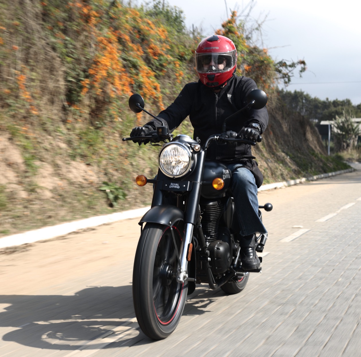 Royal Enfield Classic 350 Movimento (14)