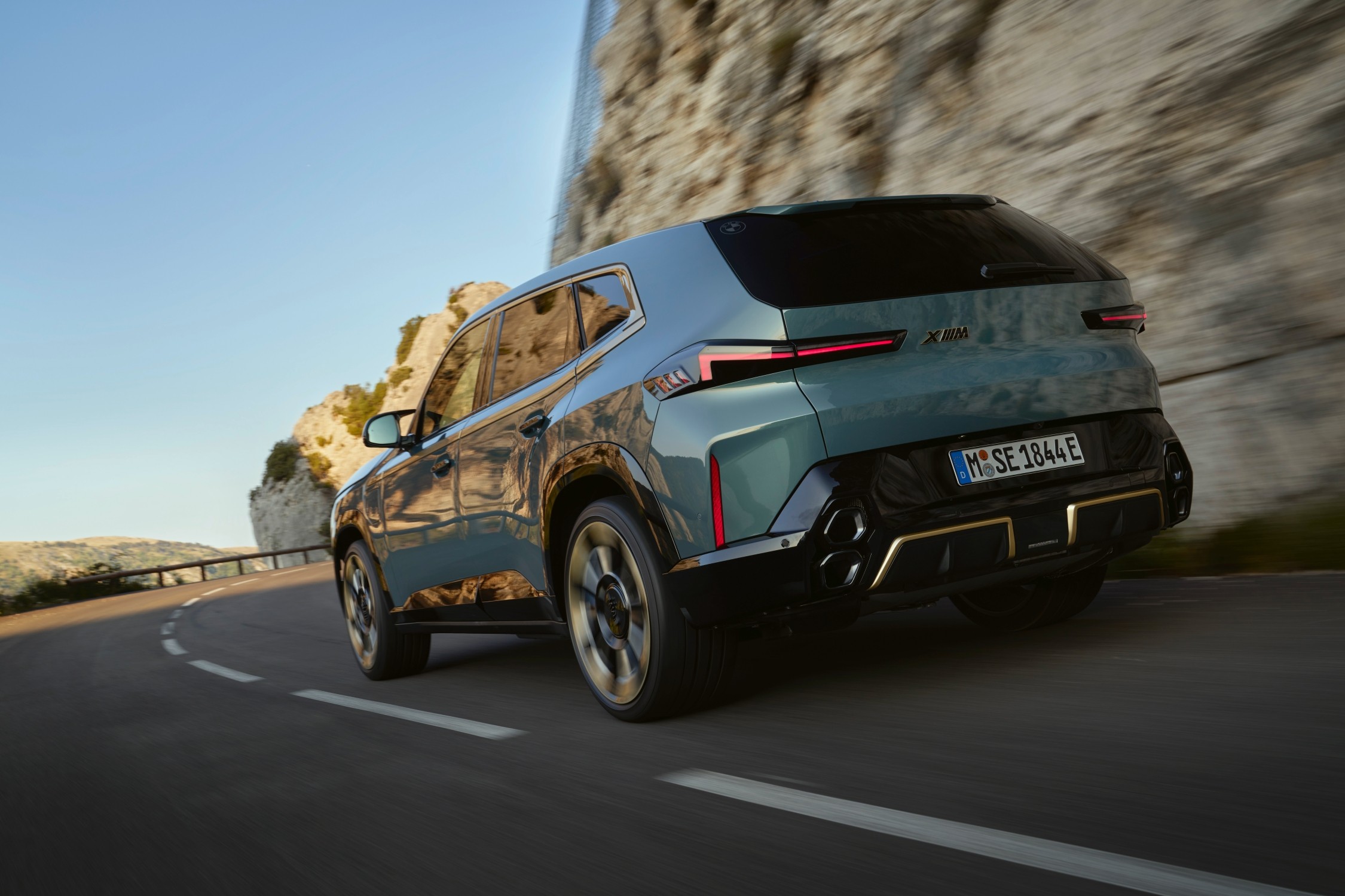 SUV híbrido da marca alemã
