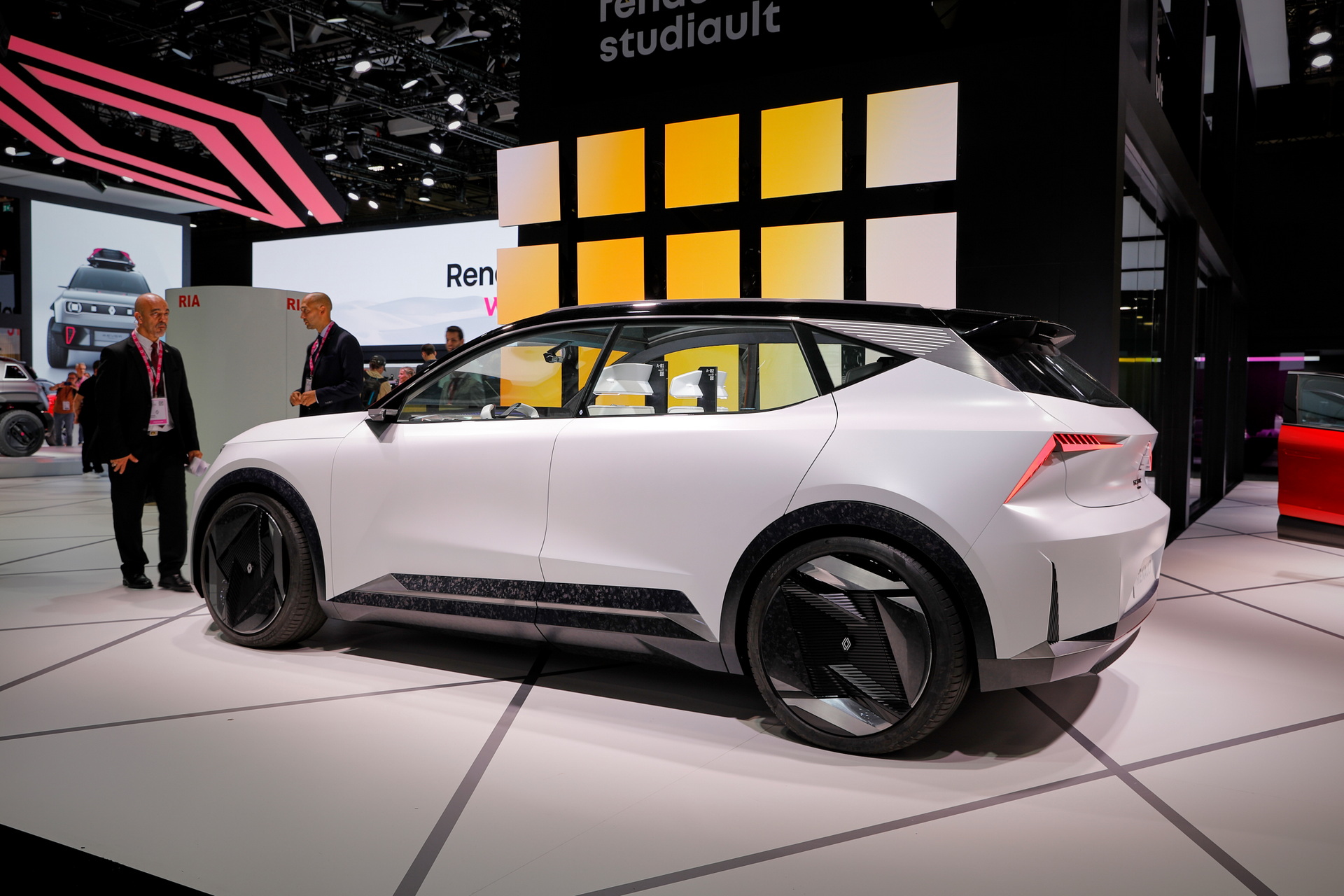 Conceito da Renault mostrado no Salão de Paris