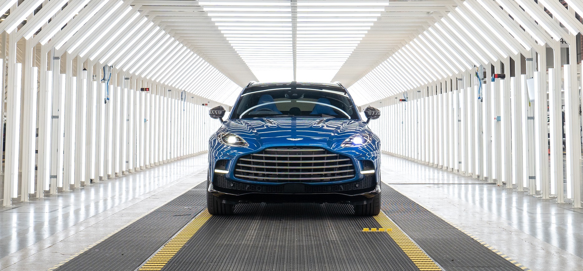 Aston Martin Dbx707 2 Copia