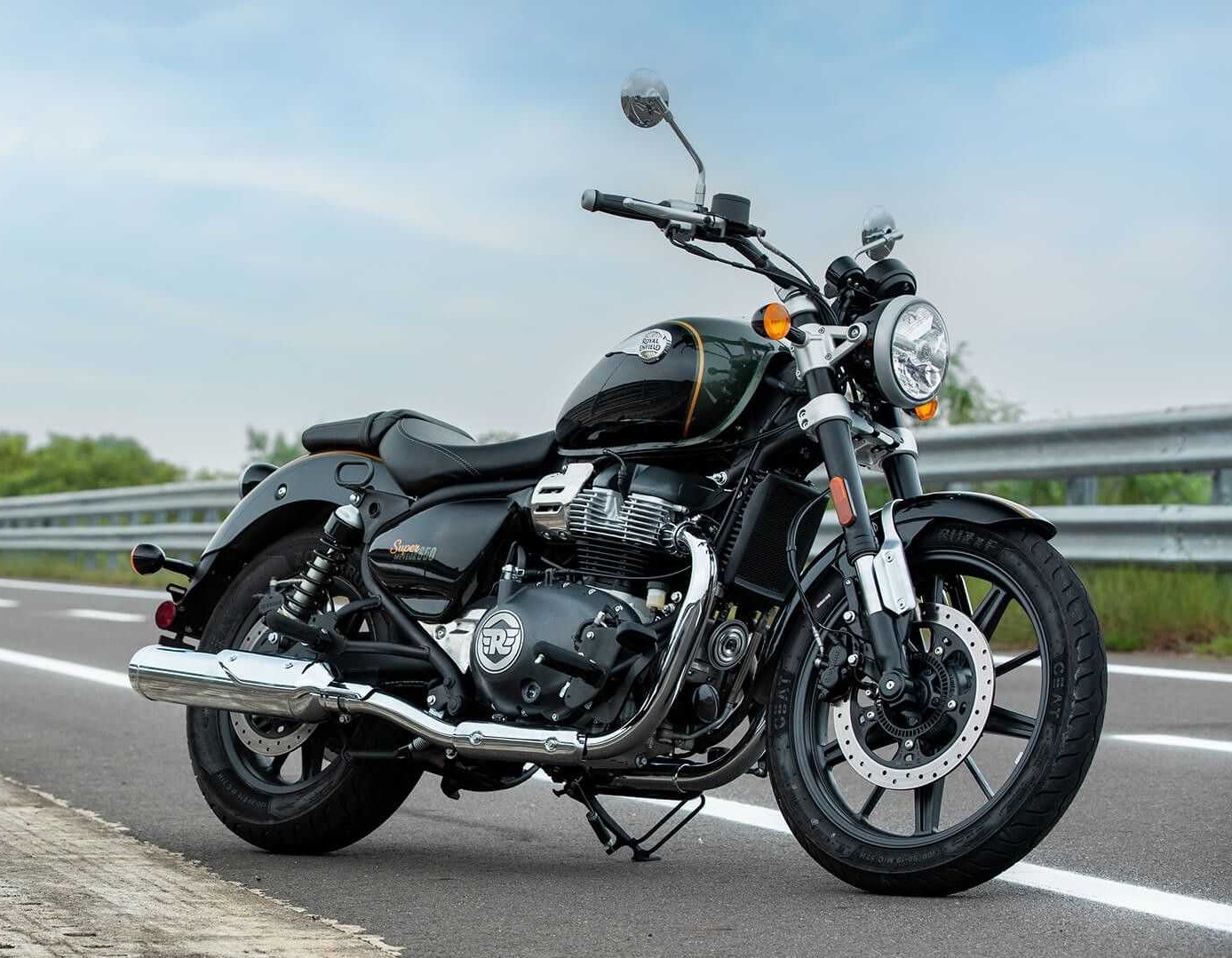 Royal Enfield Super Meteor 650 (8)