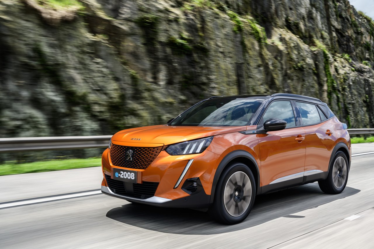 Peugeot E 2008 1