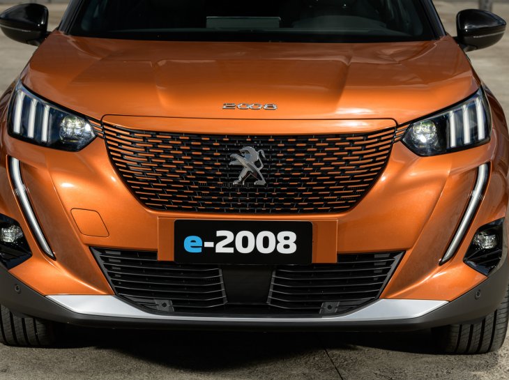 Peugeot E 2008 7