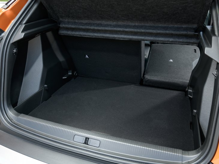 Peugeot E 2008 5