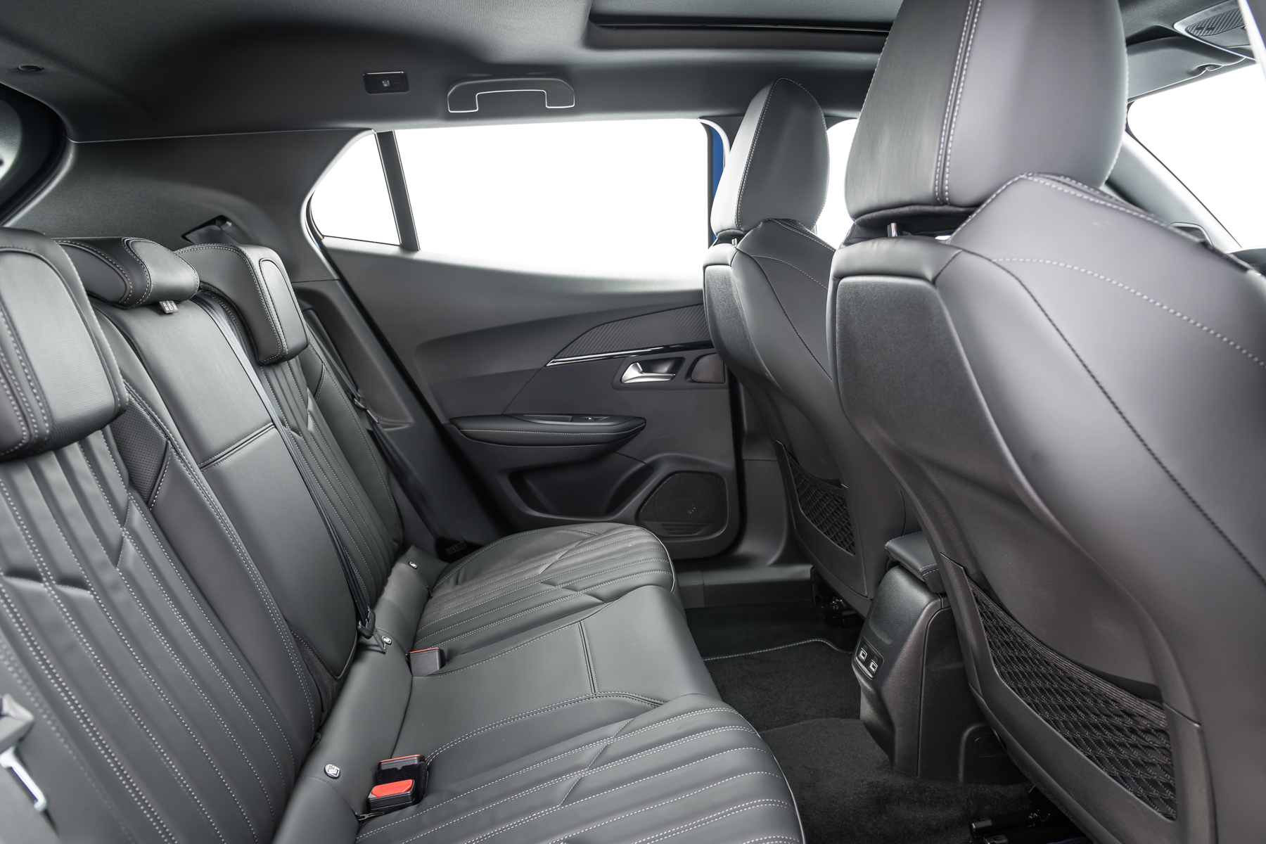 Peugeot E 2008 4