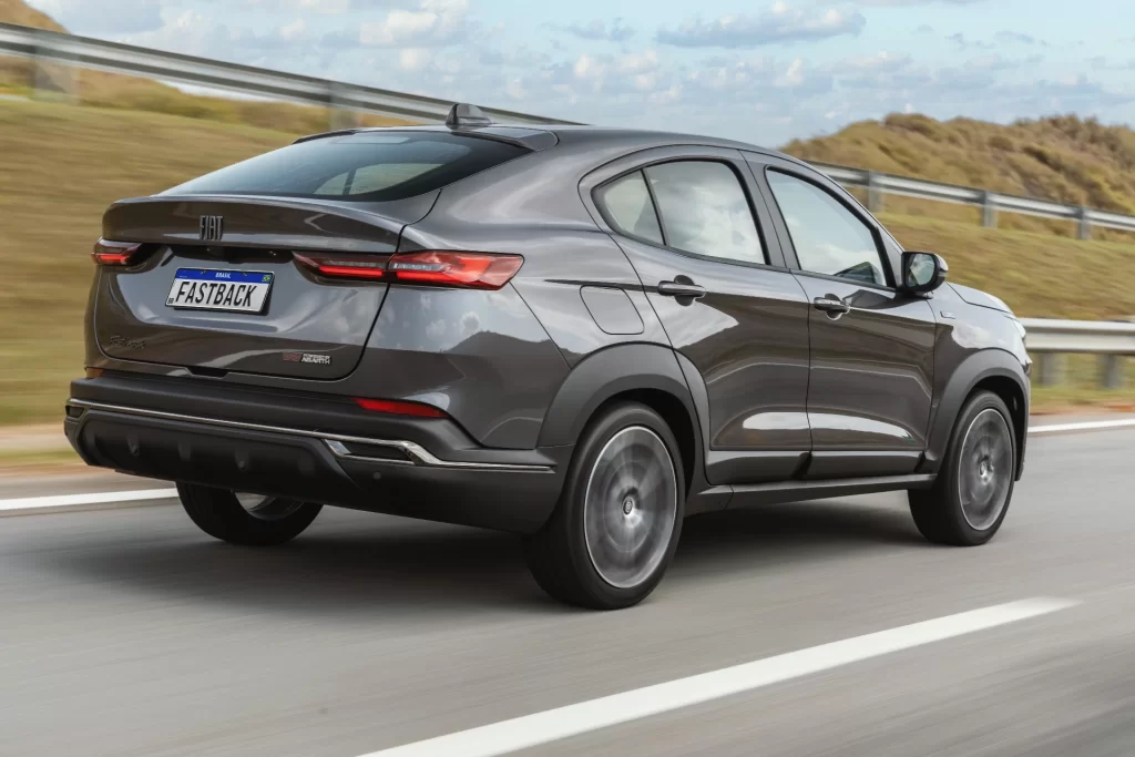 Fiat Fastback 2023 01