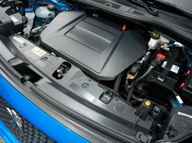 Peugeot E 2008 11