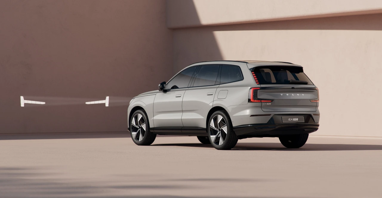 Volvo Ex90 03