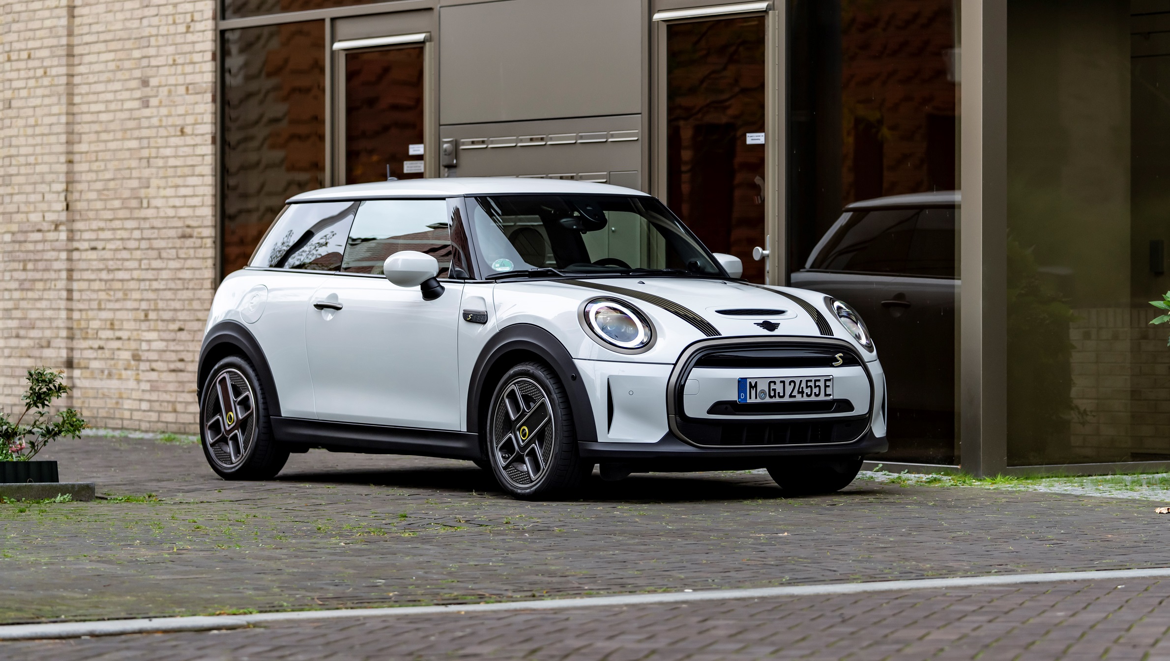 Cooper S E Resolute Edition F1