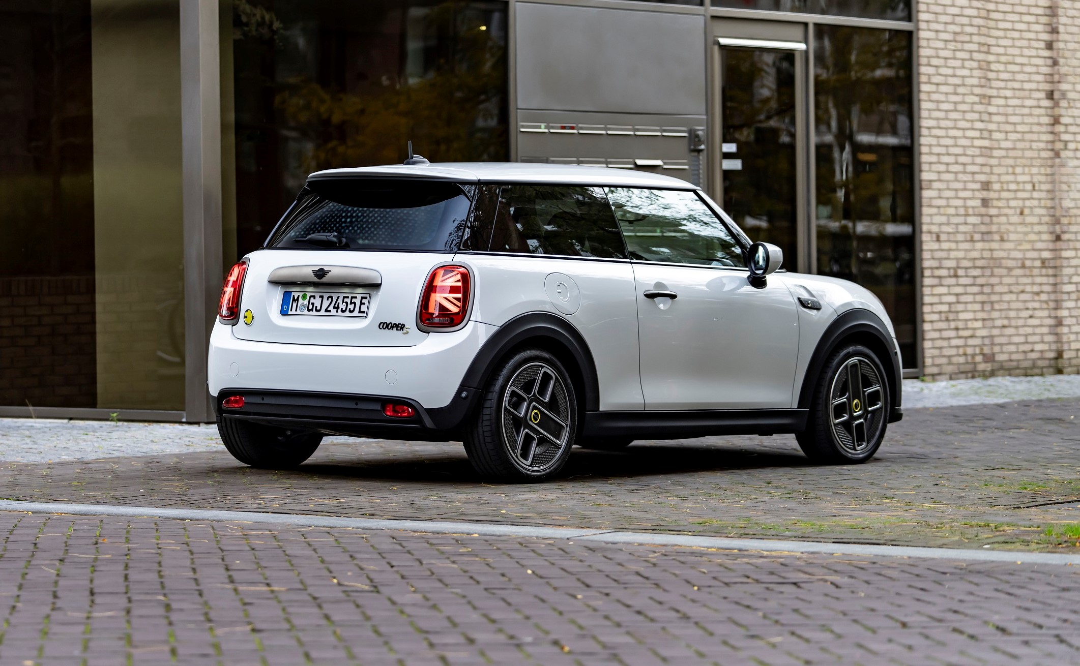 Cooper S E Resolute Edition F2