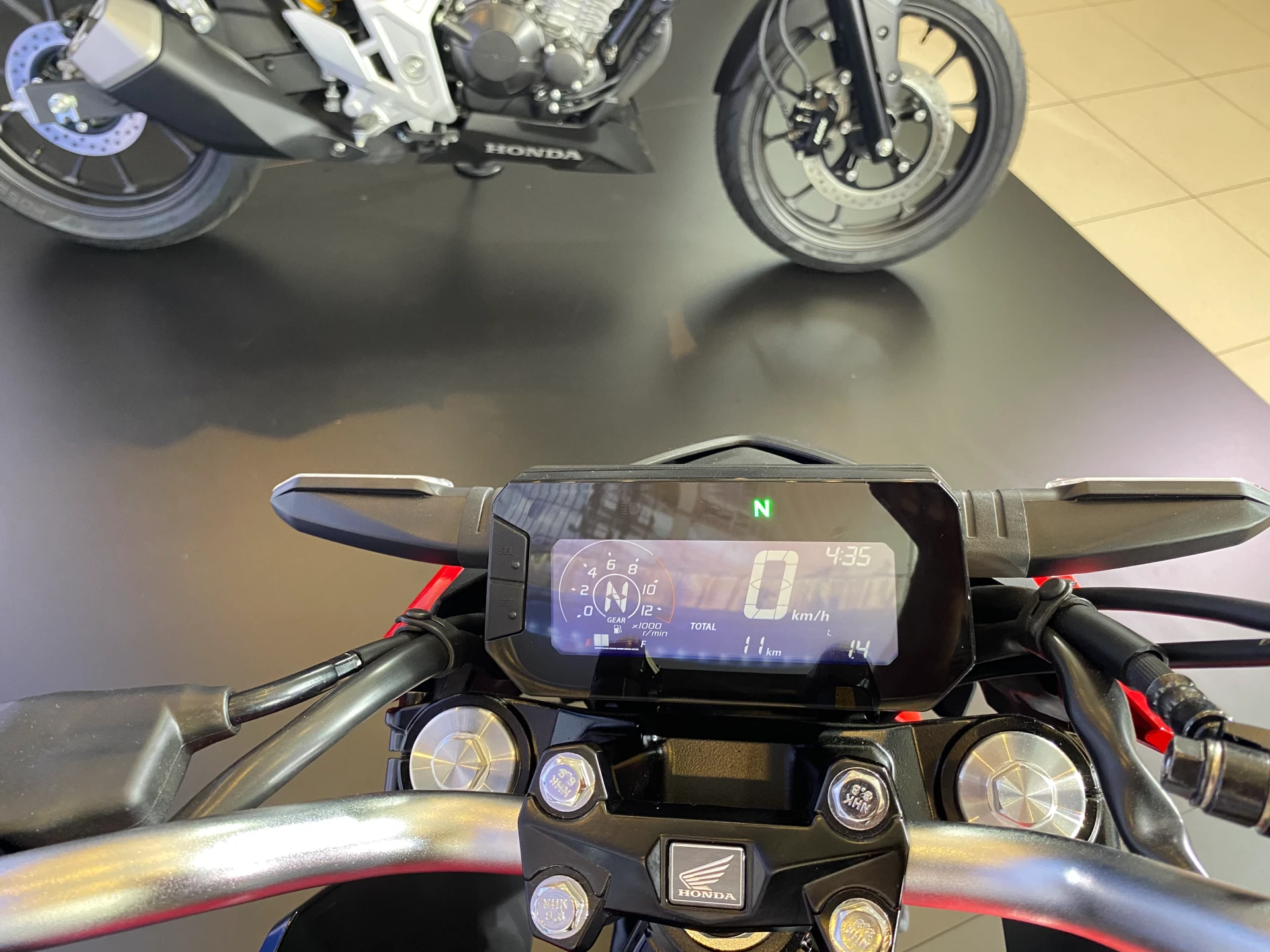 Honda Twister 2023 (7)
