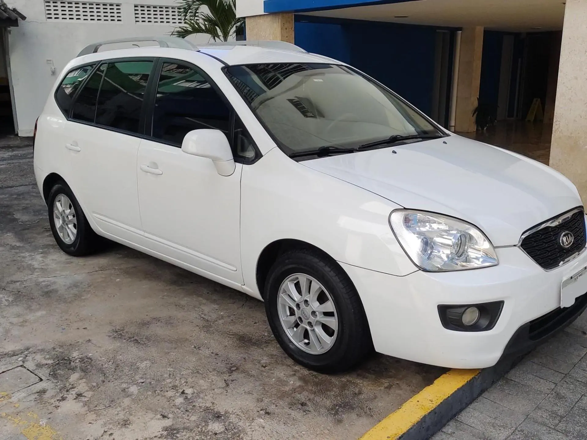 Kia Carens 2.0 Ex 16v Gasolina 4p Automatico Wmimagem10031870985