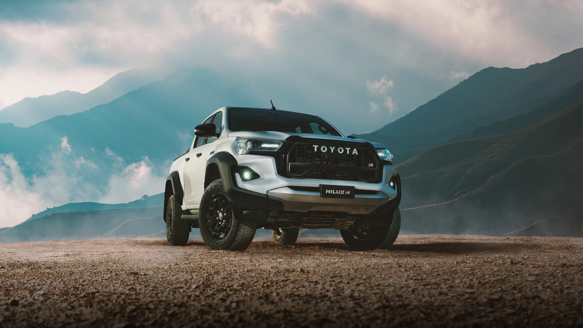 Toyota Hilux GR-Sport 1