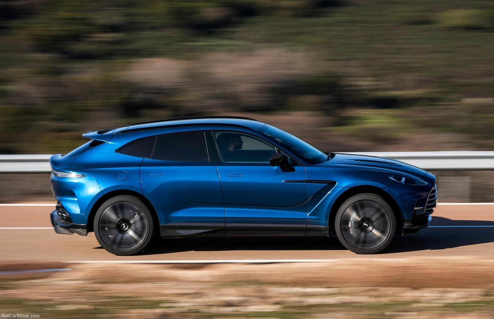 Aston Martin Dbx707 2023 1600 55